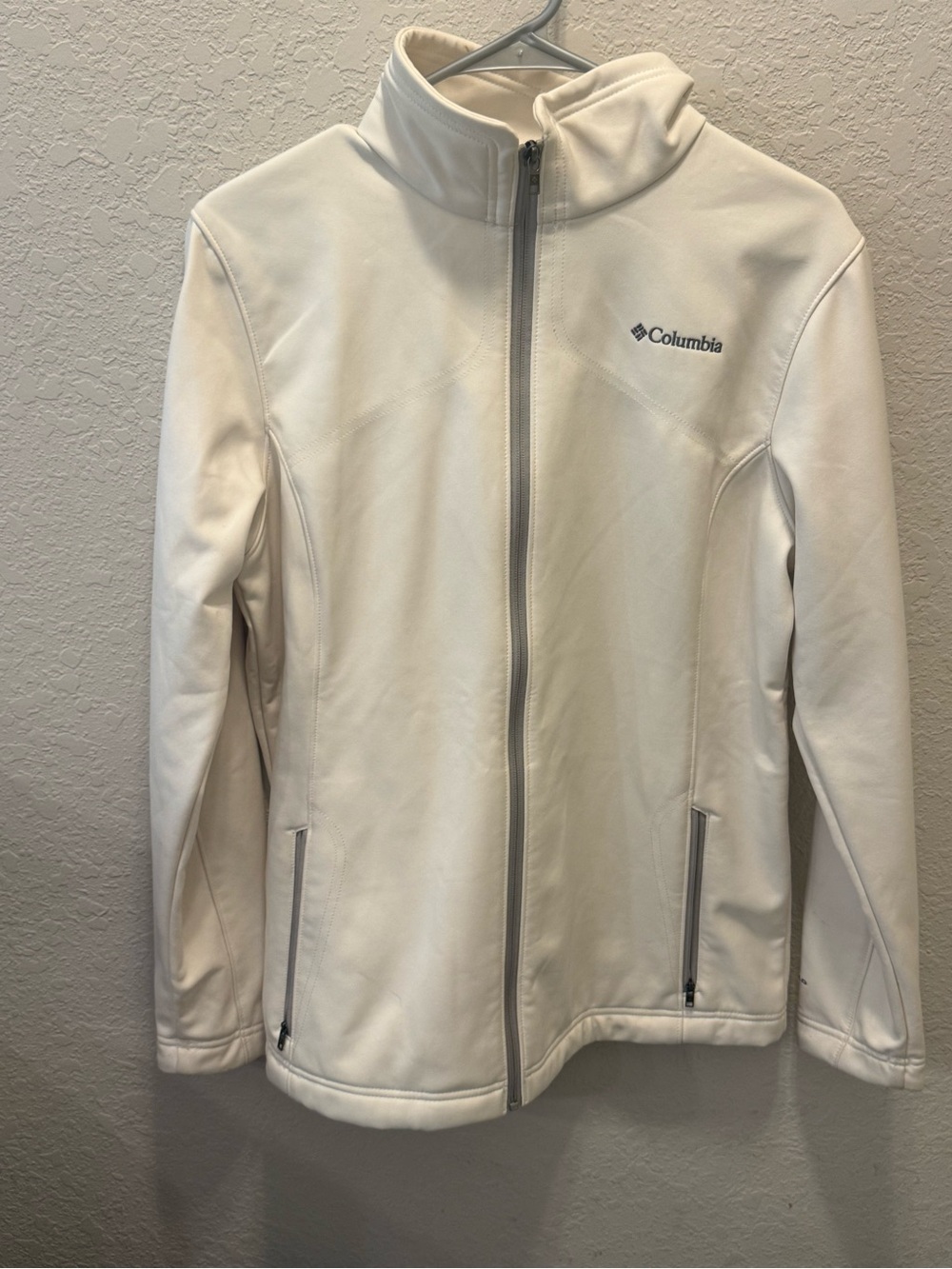Columbia Women's Cream Full-Zip Softshell Jacket with High Collar